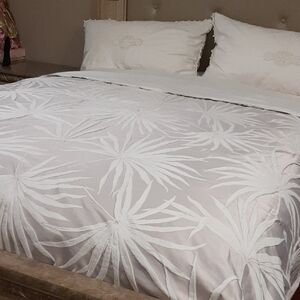 Elegant White Palm duvet cover